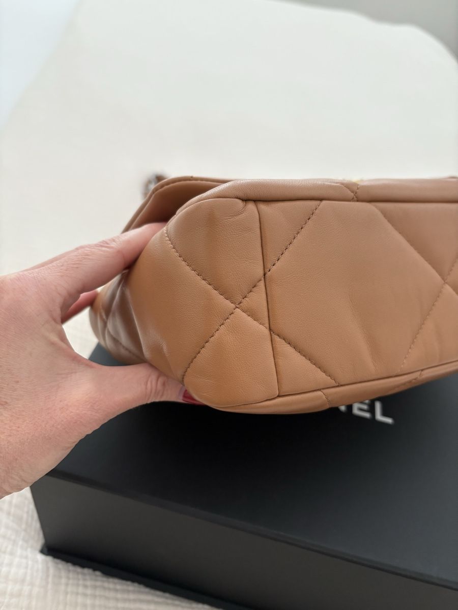Chanel Borse da donna: Sac Chanel 19 état impeccable – Nuovo (secondo la descrizione) da La Chaux-de-Fonds venduto da kim_6hn7 2