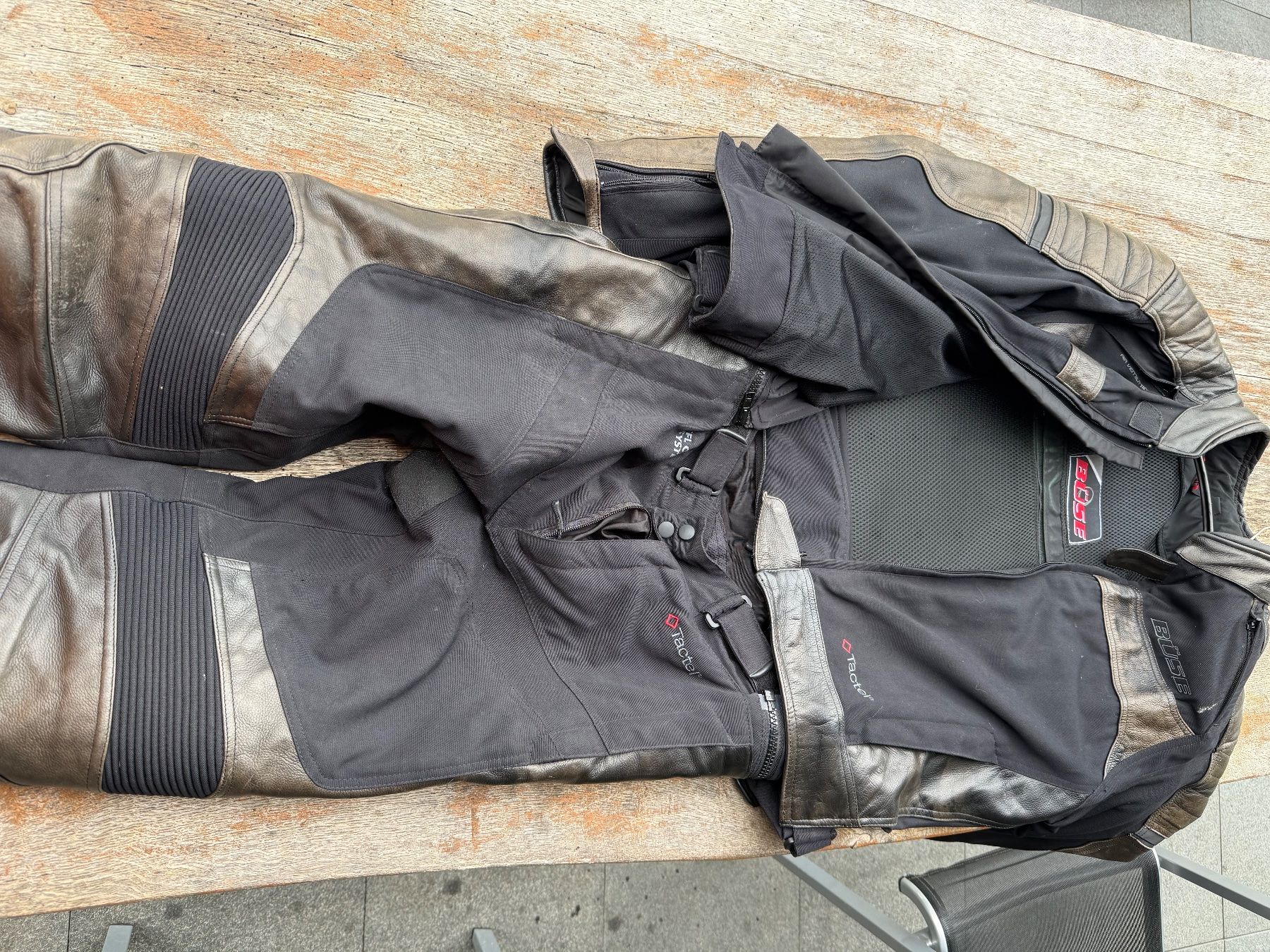 Anzüge: Motorrad Bekleidung – Gebraucht aus Kappel am Albis von sochaxe