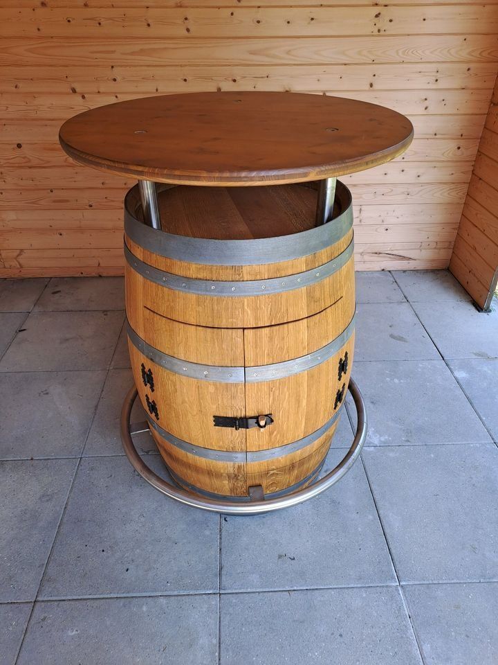 Altro: Weinfass Eichenfass Stehtische Barschrank Grillmöbel – Usato da Widnau venduto da Senna7