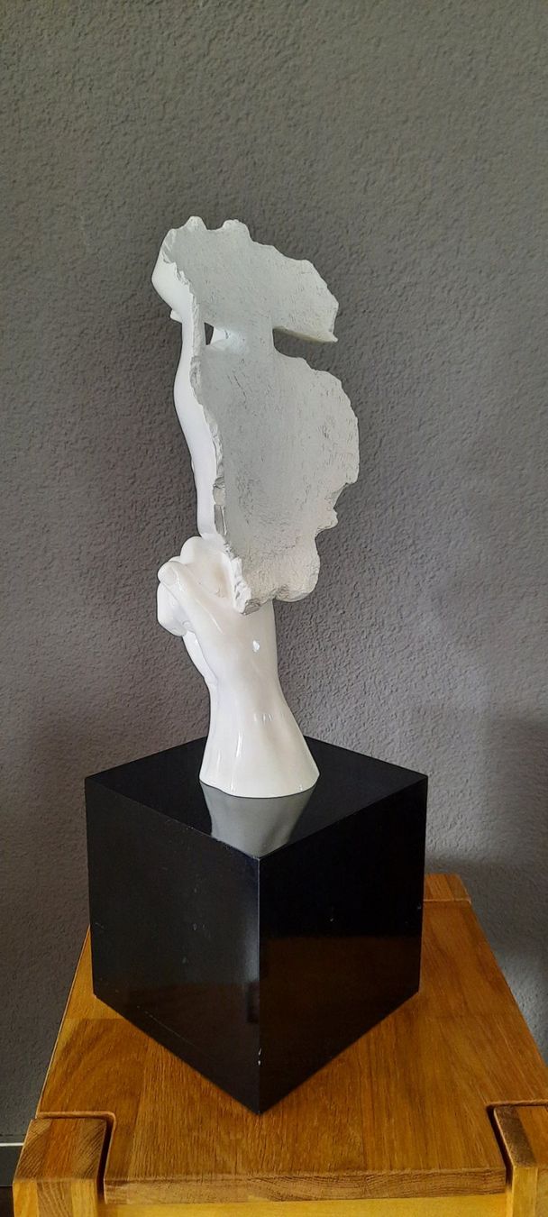 Skulpturen & Statuen: Maske aus Gips auf Holzsockel – Gebraucht aus Thun von Beathun 3