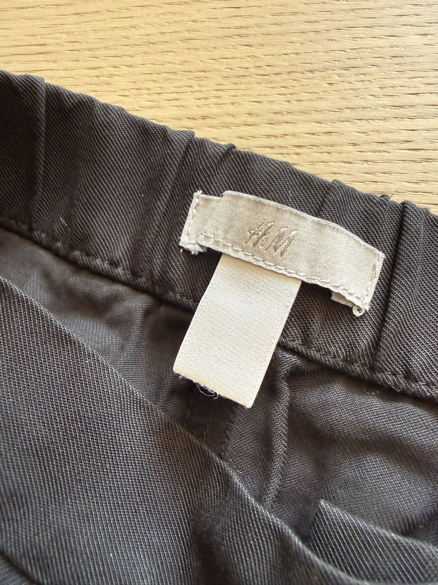 H&M Pantaloni: Kurze Stoffhose H&M – Usato da Solothurn venduto da BibiiBlocksberg 2
