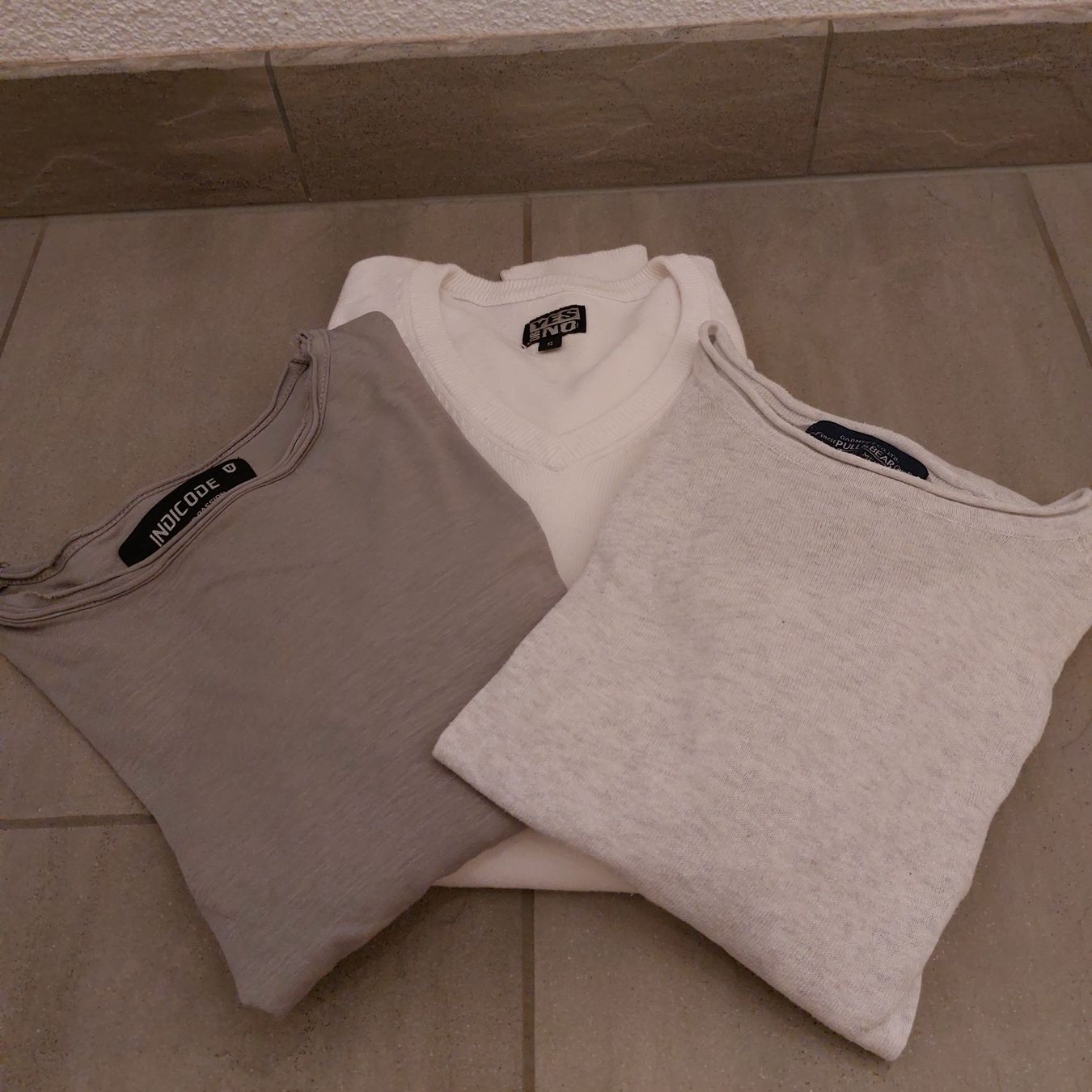 Pullover & Sweatshirts: Pullover 3 Stück – Gebraucht aus Bellikon von Anithom
