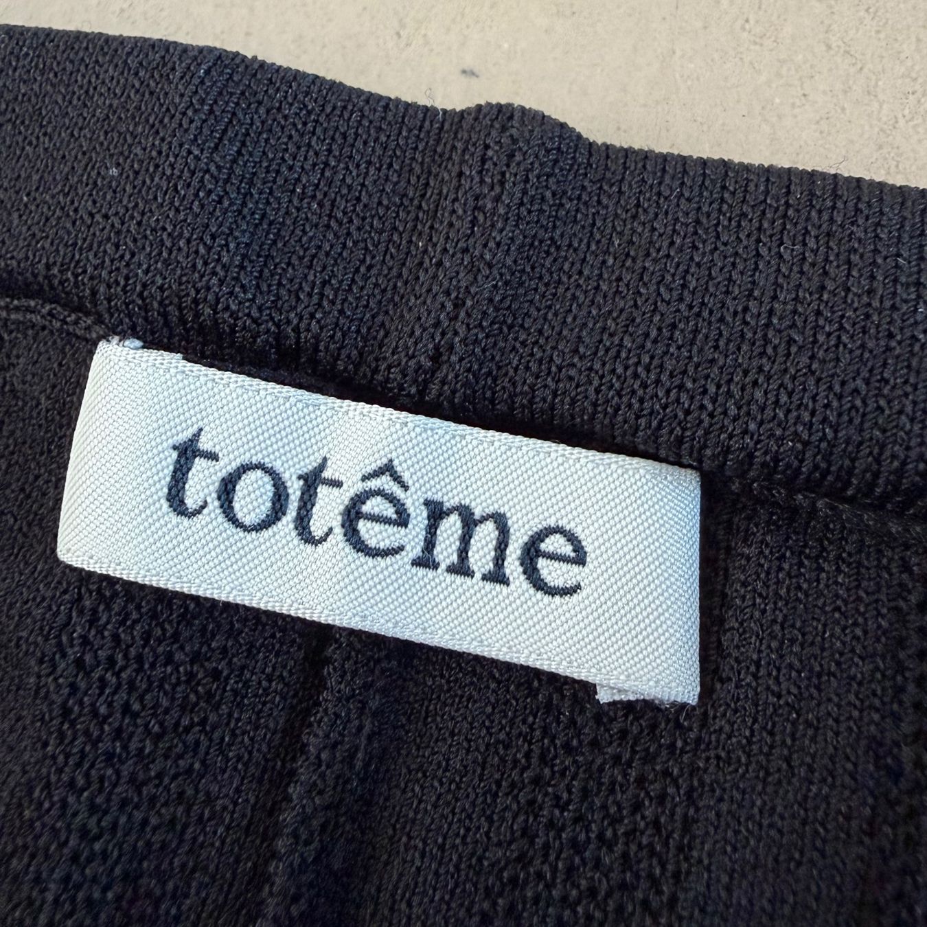 Totême Pantaloni: TOTEME Hose 🖤 – Usato da Zürich venduto da ClosetQueen 4