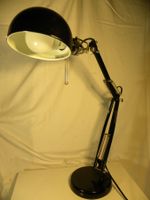 Flexible Tischlampe schwarz mit rundem Fuss