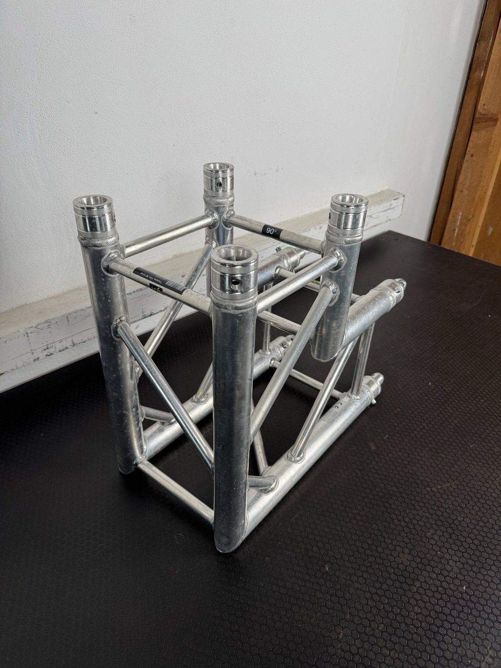 Tralicci: Globaltruss F34 90° Ecke – Usato da Buchs AG venduto da N-joyEvents 1