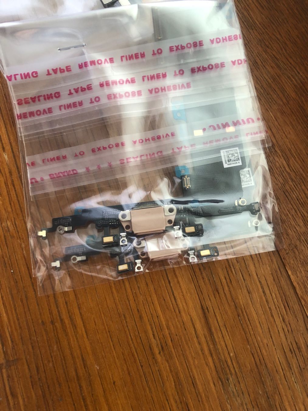 Apple Handys / Smartphones: connecteur de charge neuf iphone 8 plus rose. – Neu und originalverpackt aus Leukerbad von mig_8bbp