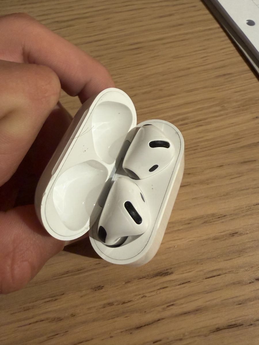 Apple Cuffie: Airpods Gen 4 mit ANC – Usato da Eglisau venduto da pebblebeach 4
