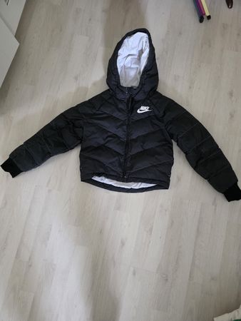 Nike  Mädchen Winterjacke schwarz Grösse M 