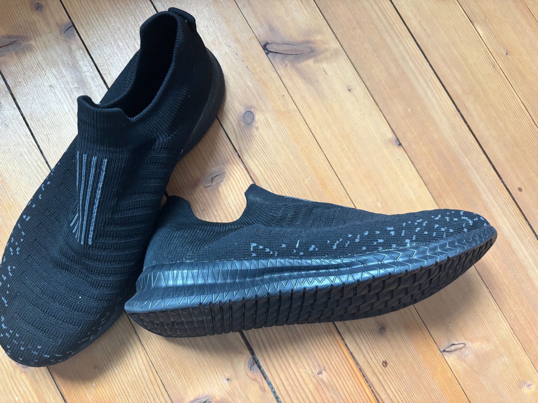 Herrenschuhe: Schwarze Slip-On Sneaker, Grösse 46, neu – Neu und originalverpackt aus Winterthur von Schneuzi 2