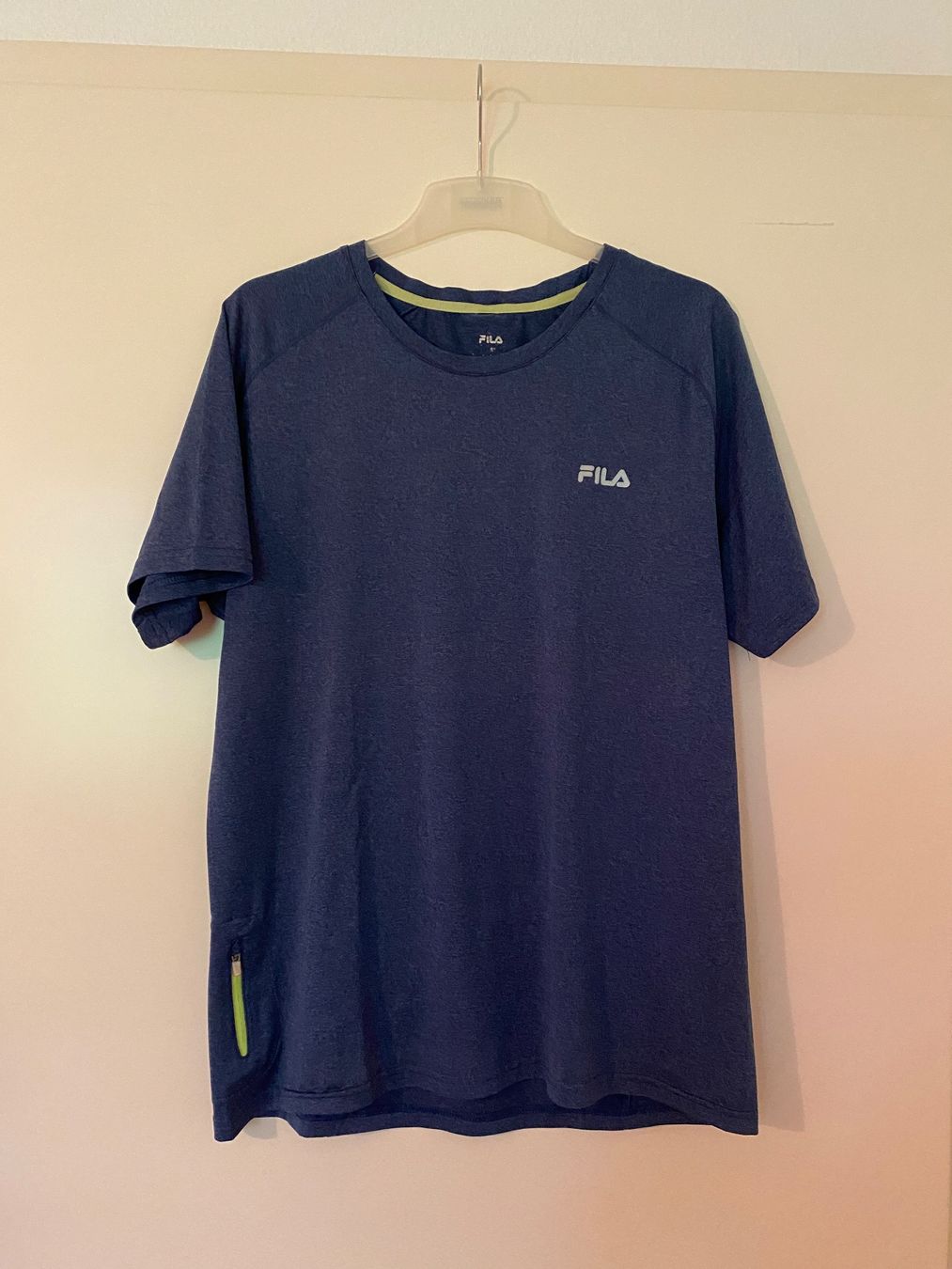 Fila Lotti di vestiti: Fila-Set, Hose und 2 T-Shirts L – Usato da Zürich venduto da Wim-Broccoli 3