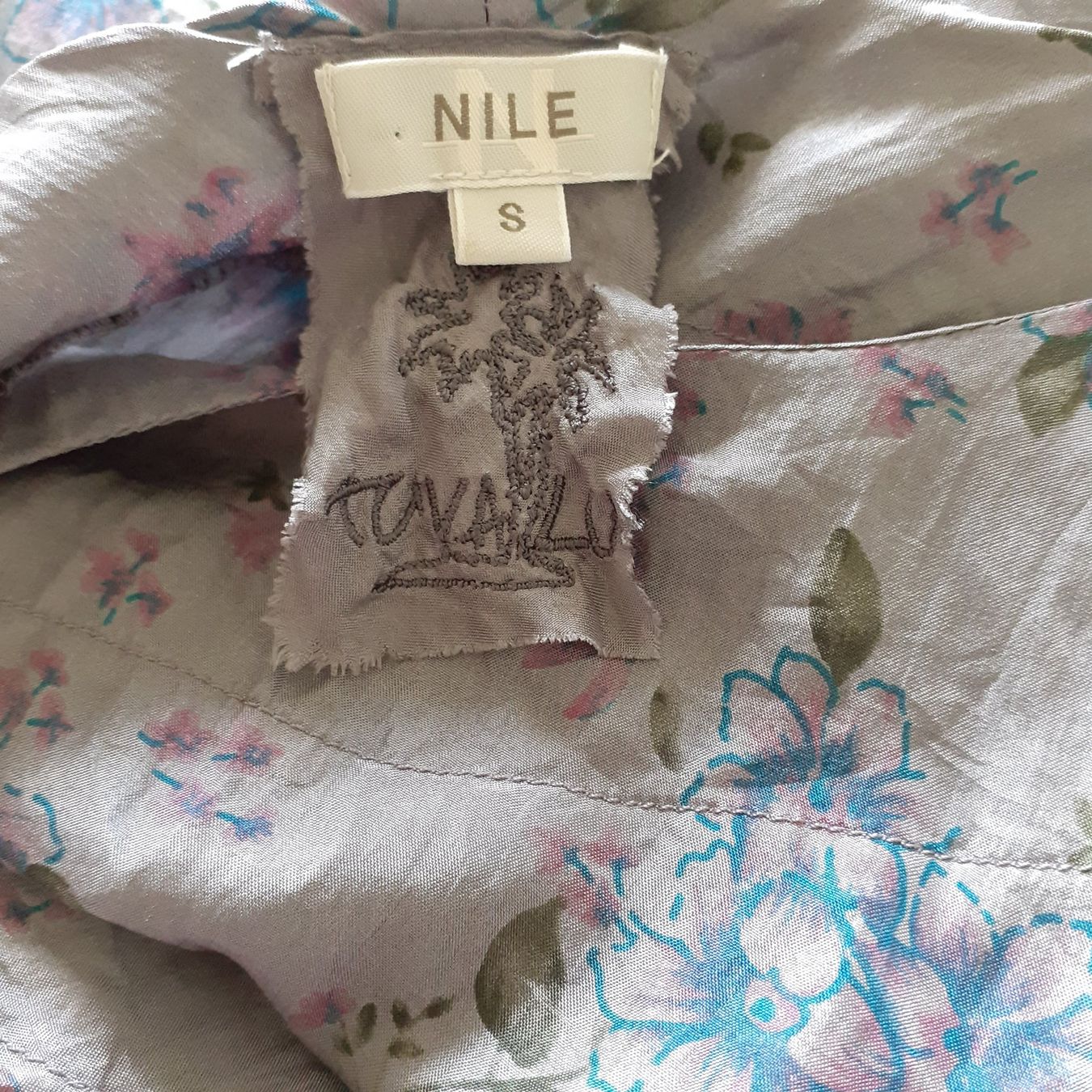 Nile Blusen: Nile Bluse 100% Seide, S – Gebraucht aus Bern von Solarsystem 1