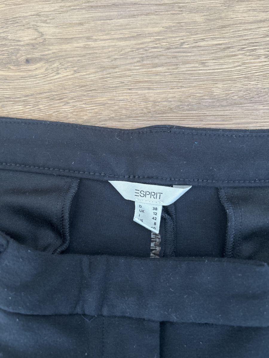 Esprit Pantaloni: Hose schwarz Esprit Grösse 38 – Usato da Fischbach- Göslikon venduto da Rommel 2