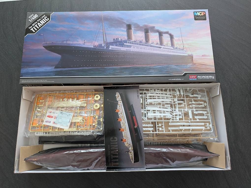 Kit di modellismo & Modellini statici: Titanic 1:400 Academy KIT  – Usato da Hauptwil venduto da she_ch7h 1