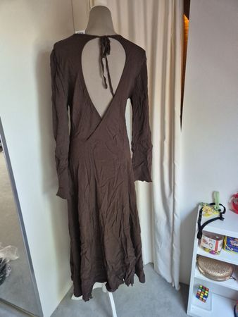Kleid Weekday braun lang Ärmel rückenfrei Grösse L neu