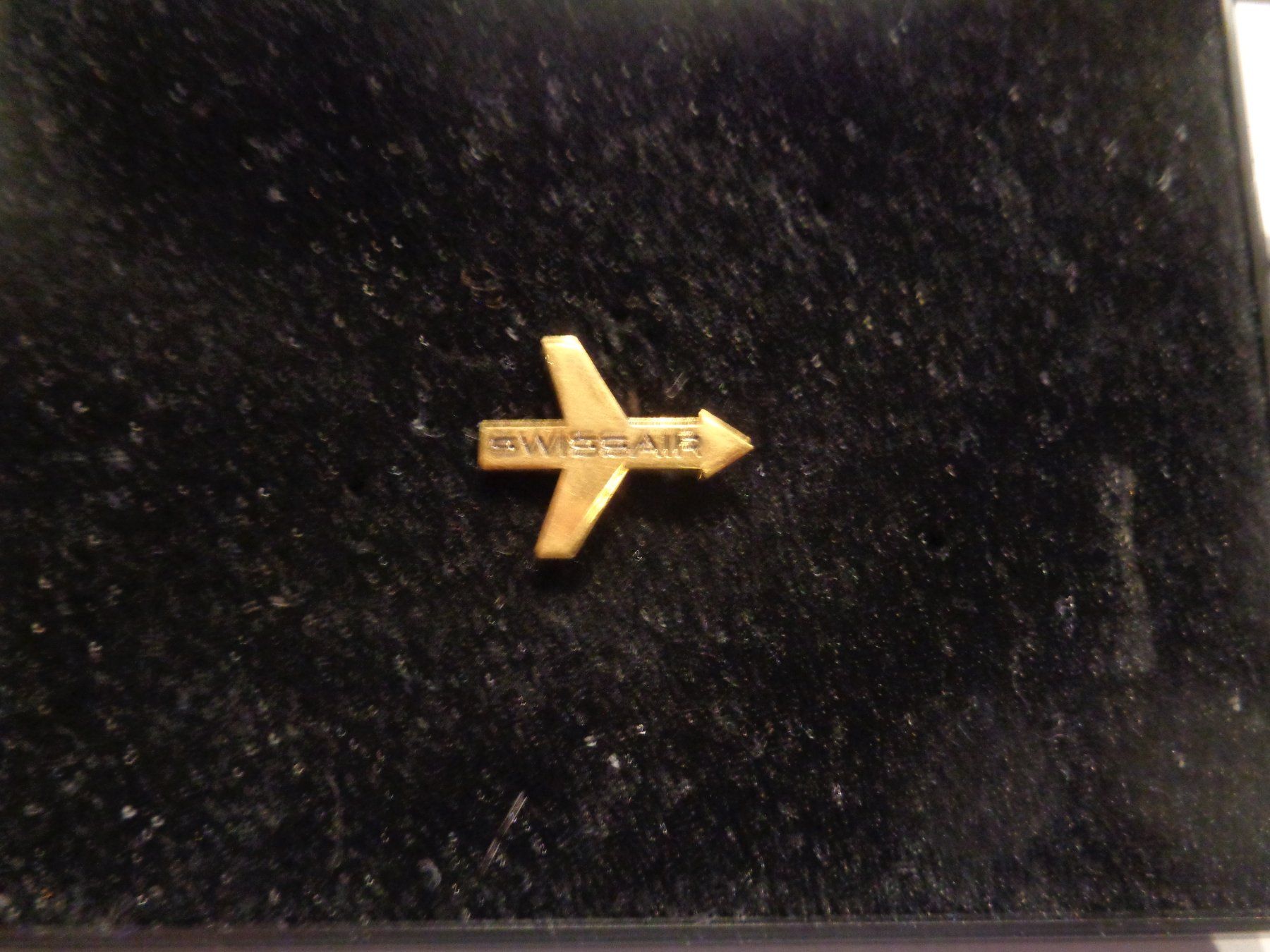 Swissair Placchette & Badge: Pin Swissair – Usato da Birsfelden venduto da Albatros55