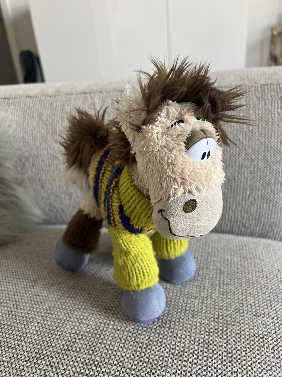 Jouets: Plüschpferd Galupy Diddl mit gestricktem Pullover  – D'occasion à St. Gallen par jil_d5rh