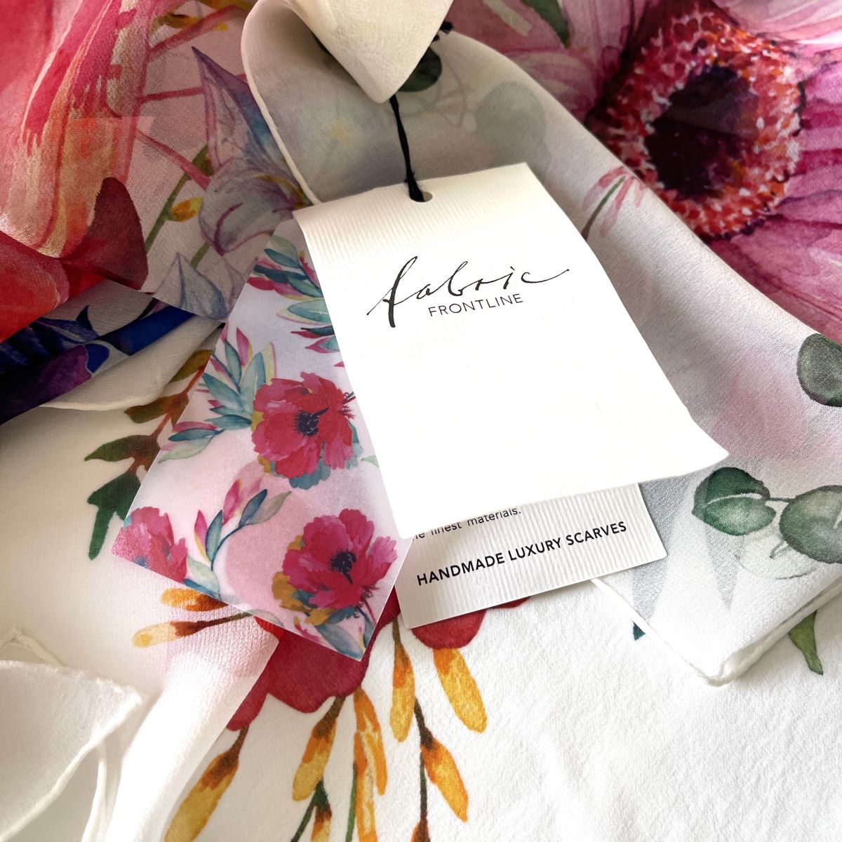 Fabric Frontline Foulard & Sciarpe: FABRIC FRONTLINE New Large Handpainted Silk Scarf – Nuovo e nell'imballaggio originale da Emmen venduto da Nightingale_2022 8