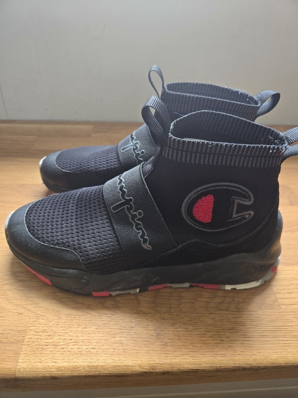 Champion Scarpe per ragazzi: Champion Sneaker Jungen gr.35 – Usato da Zürich venduto da Deesay