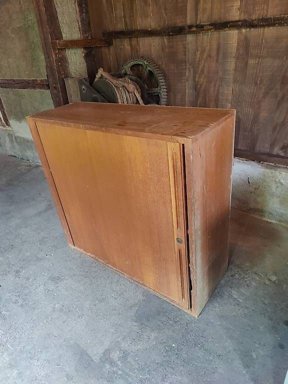 Schränke: Furniertes Möbel mit Rollschiebetür – Gebraucht aus Zürich von fjeroen 3