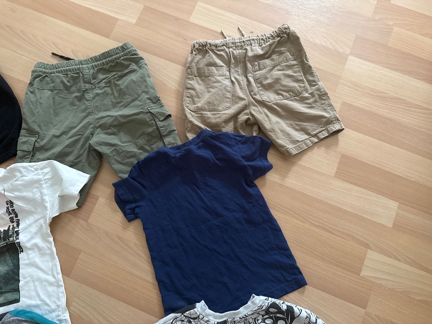 Lotti & Set di vestiti: Kleiderpaket Grösse 4-6 Jahre – Usato da Horgen venduto da linuxrp 6
