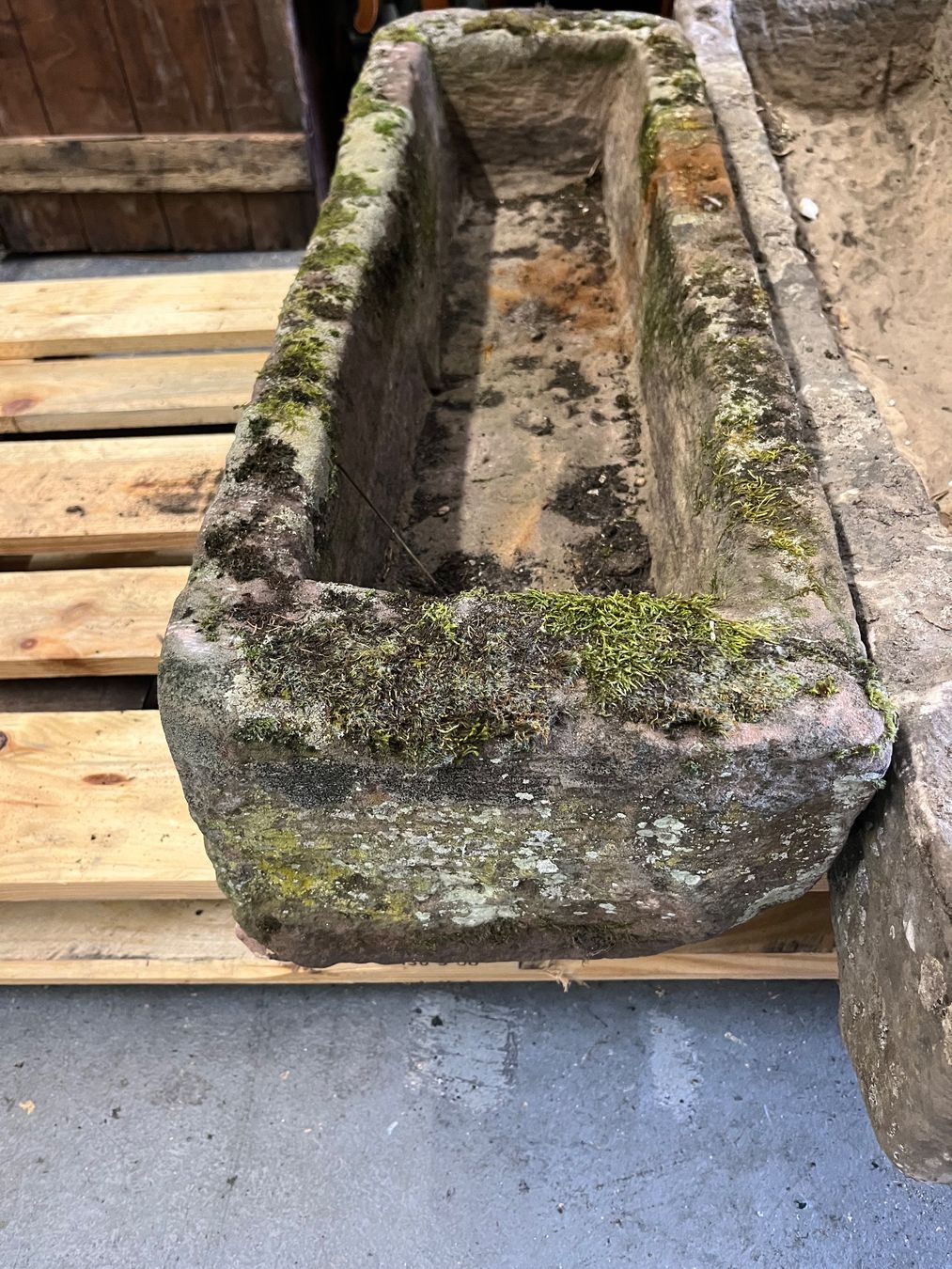 Stagni & Fontane ornamentali: Antiker Sandstein Brunnentrog ca 1800 – Usato da Buchs ZH venduto da JPK7 2