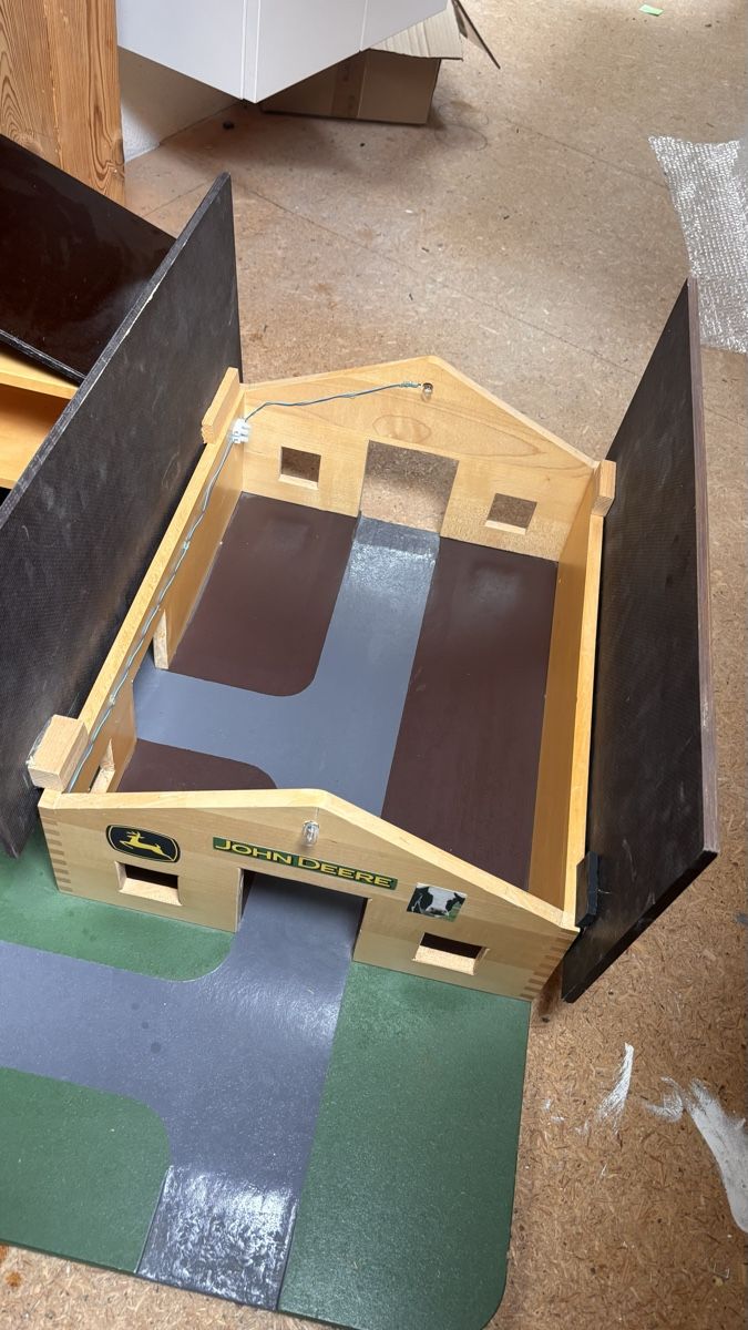 Spielzeuge: Selbstgebauter Bauernhof/Stall – Gebraucht aus Boltigen von Rotobi 2