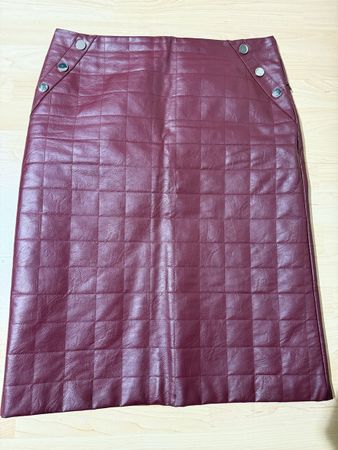 Stylish Bordeaux Red PU “Leather” Skirt, Gr. 44, River Islan