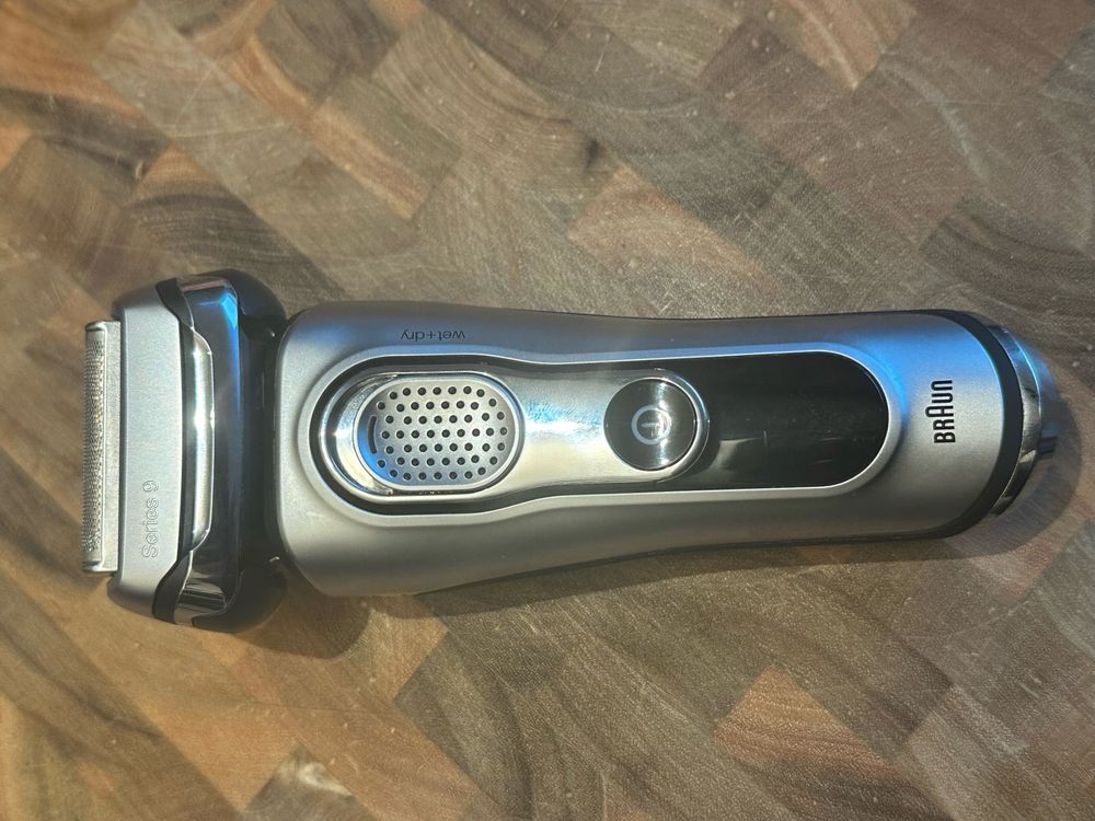 Braun Series 9 Rasierer inkl. Ladekabel & ReiseEtui Kaufen auf Ricardo