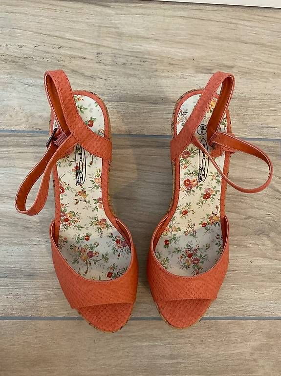 Damenschuhe: Sandalen mit Keilabsatz Gr. 39 – Gebraucht aus Hausen AG von corinne_g 2