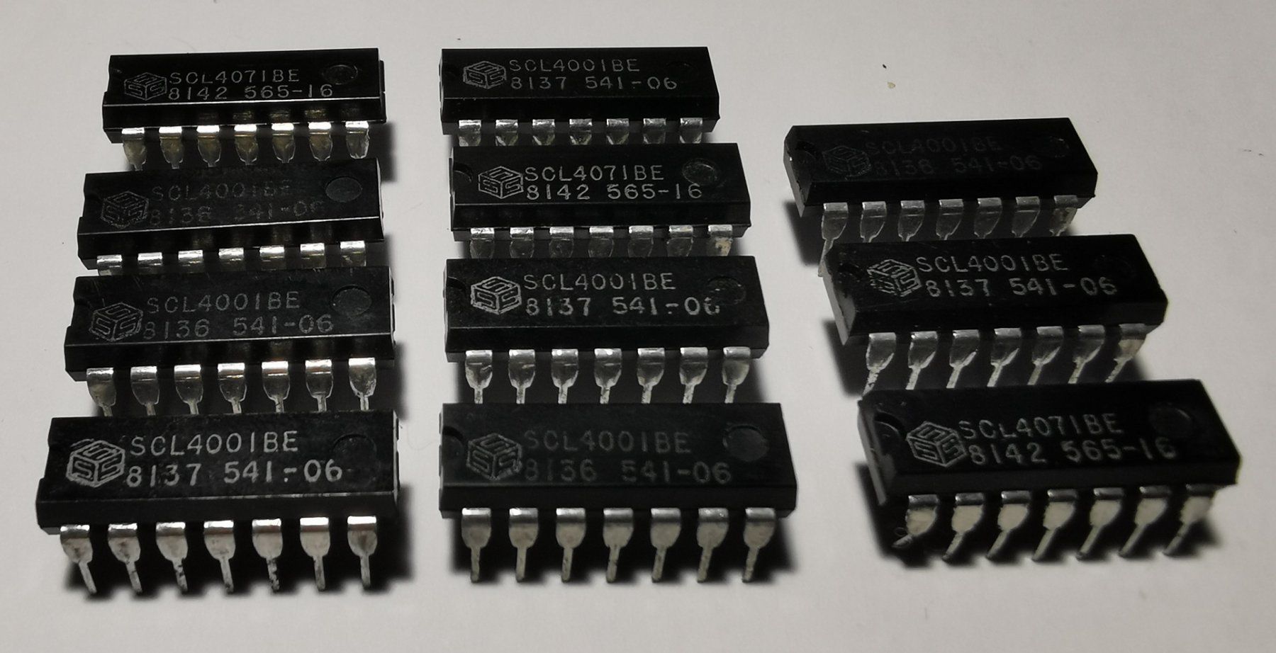 Componenti elettronici: SCL4001BE - CMOS Quad 2 Input NOR Gates 8 Stück – Nuovo e nell'imballaggio originale da Oberwangen b. Bern venduto da Vittorio0