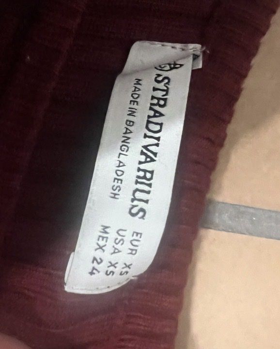 Stradivarius Top: red stradivarius top – Usato da Ebikon venduto da hrh_9dyk 1