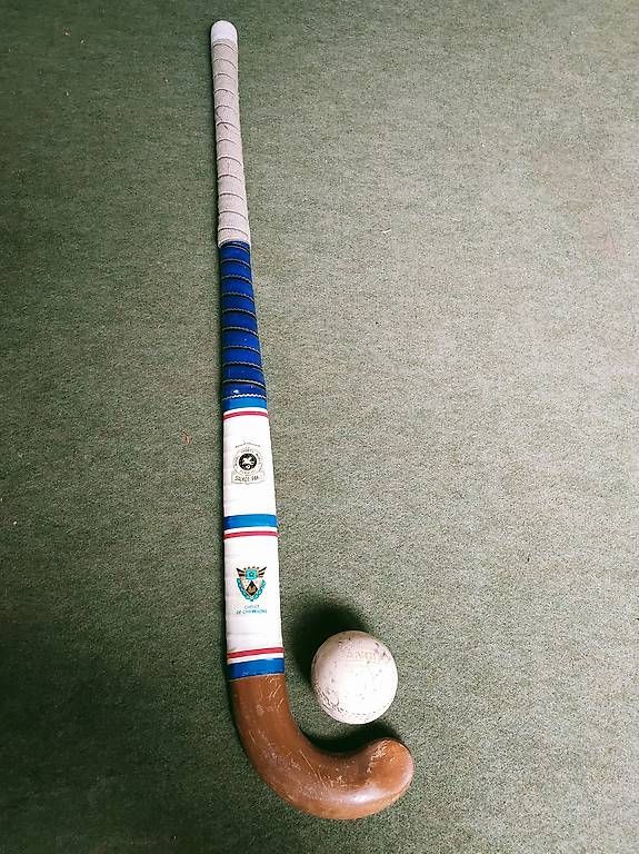 Sonstige Zubehör: Feldhockey Stock und Ball – Gebraucht aus Flüelen von Siro3