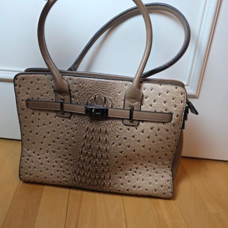 Elegante beigefarbene Kunstledertasche – klassisches Modell