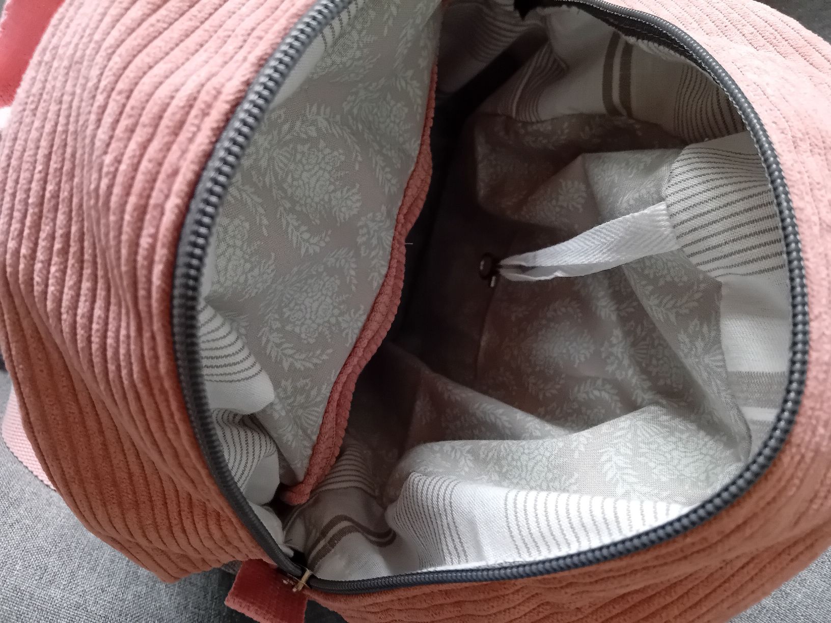 Zaini: Neuwertiger, Cord Rucksack,handarbeit – Nuovo (secondo la descrizione) da Burgdorf venduto da carodesign1 2