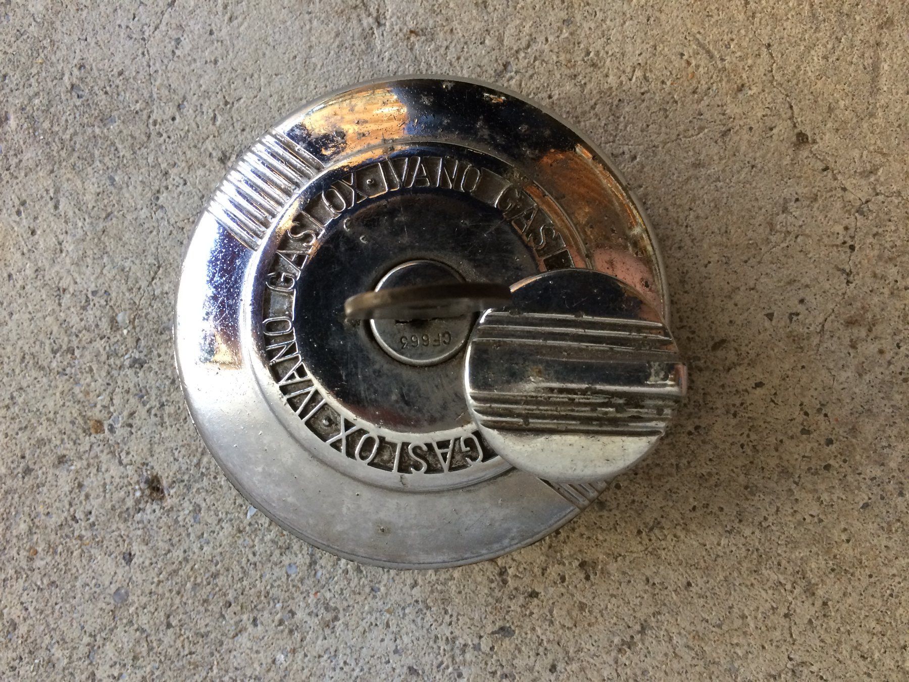 Toutes les pièces auto: Oltimer Auto Tankdeckel – D'occasion à Wiliberg par MONSCHWIL