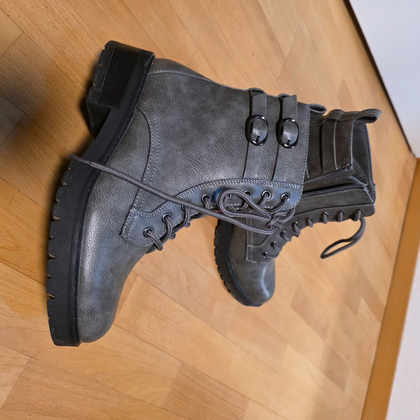 Landrover Damenschuhe: Landrover Stiefeletten Gr.41 grau – Gebraucht aus Wald ZH von CapLux 1