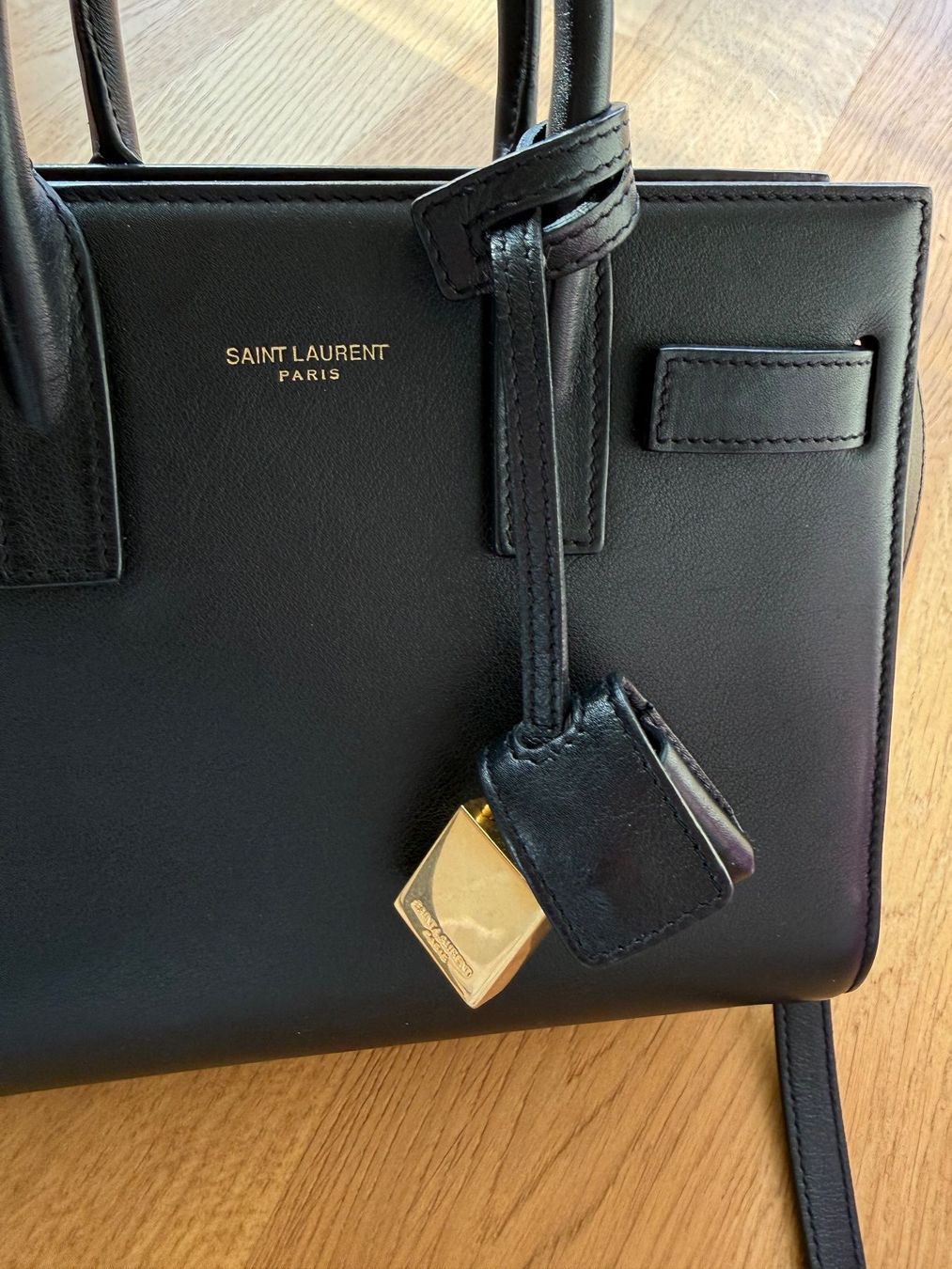 Saint Laurent Borse: Saint Laurent Sac de Jour - Nano – Usato da Uetikon am See venduto da sav_6dqg 1