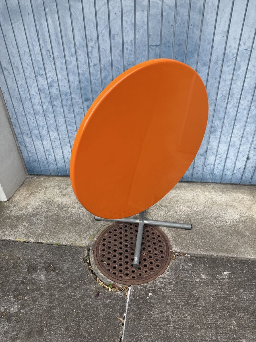 Tische: Runder Gartentisch von BIGLA, orange, Durchmesser 100cm – Gebraucht aus Lyss von nekoreh 8