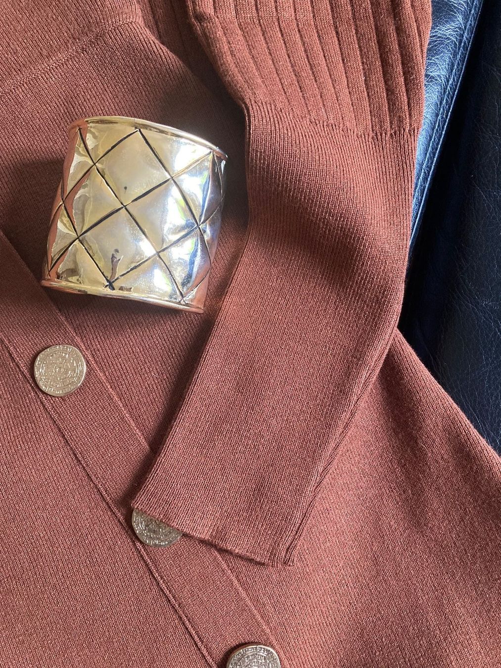Zara Gonne: SEHR SCHÖNER ROCK STRICKWARE, GR. S, VISKOSEGEMISCH – Usato da Zürich venduto da elegantissima 2