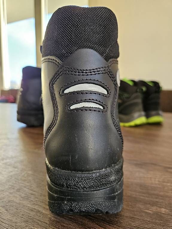 Scarpe da uomo: UVEX 38 – Usato da Neudorf venduto da Vogelhof 2