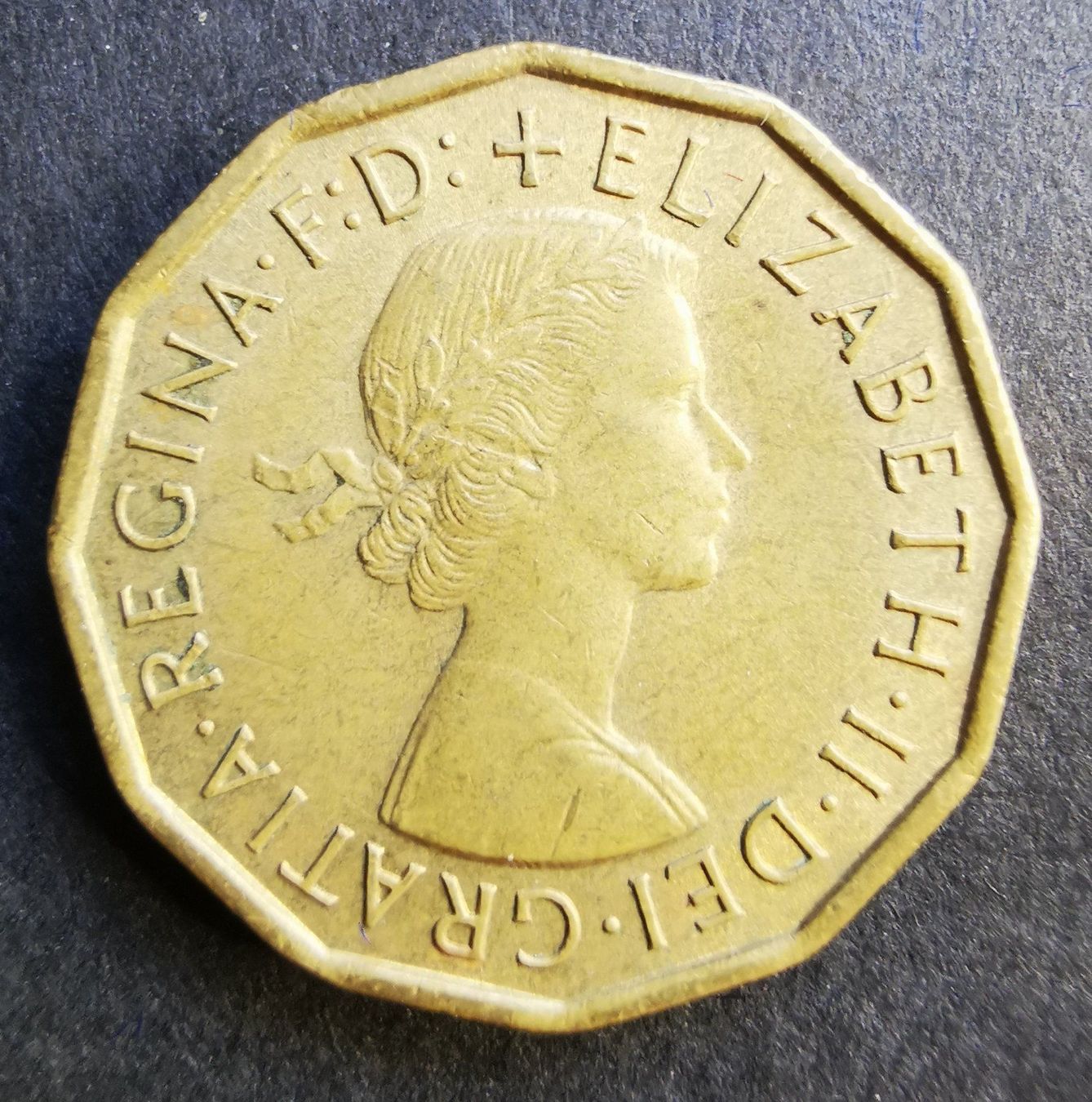 Toutes les monnaies: P120 Angleterre 3 Pence Elizabeth II 1966 – D'occasion à Cousset par Patricio77