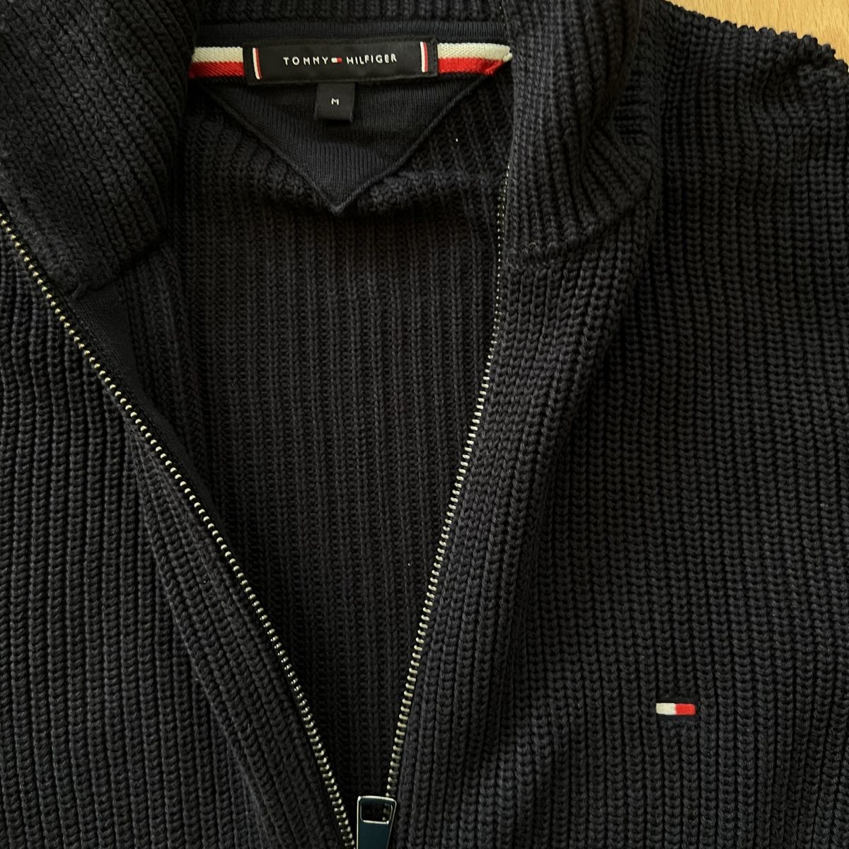 Tommy Hilfiger Jacken: Tommy Hilfiger Zip Sweater – Neu (gemäss Beschreibung) aus Witterswil von In2 1