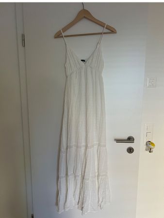 Robe blanche longue Bershka S