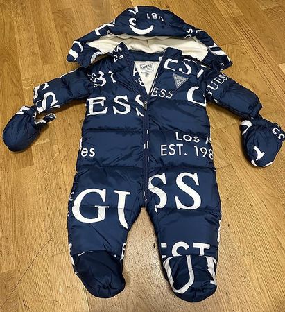 Wunderschönes schneeanzug für baby von Guess