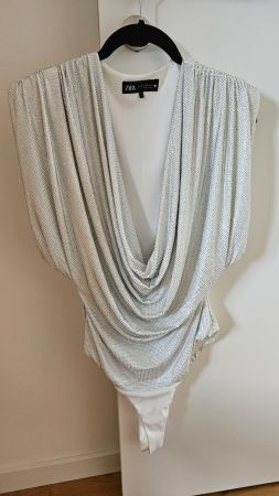 Silberner Zara Body mit Strass & Wasserfall-Ausschnitt