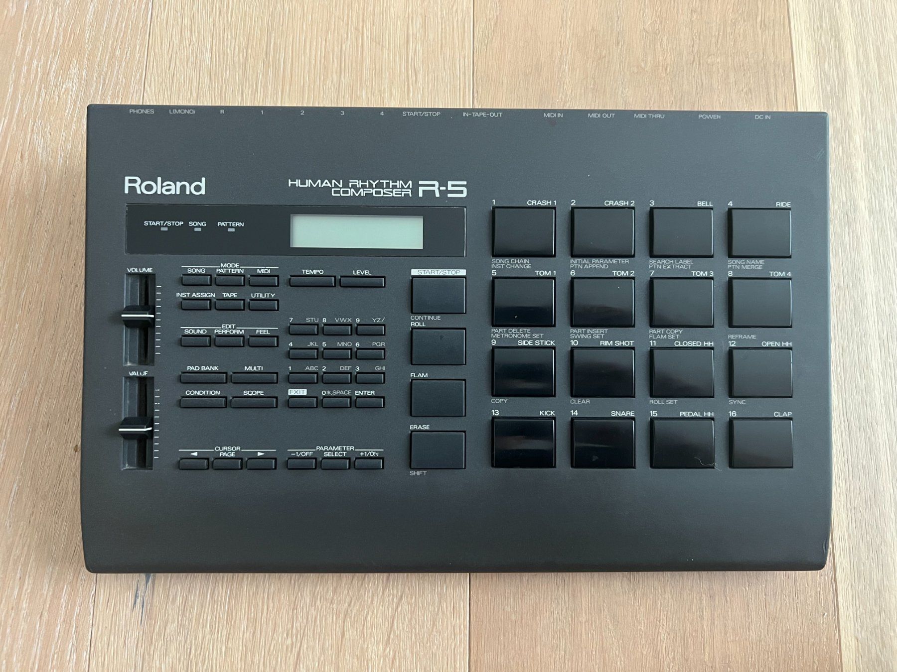 Roland Strumenti musicali: Roland R-5 Human Rhythm Composer Drum Machine – Usato da Bern venduto da memorymoog