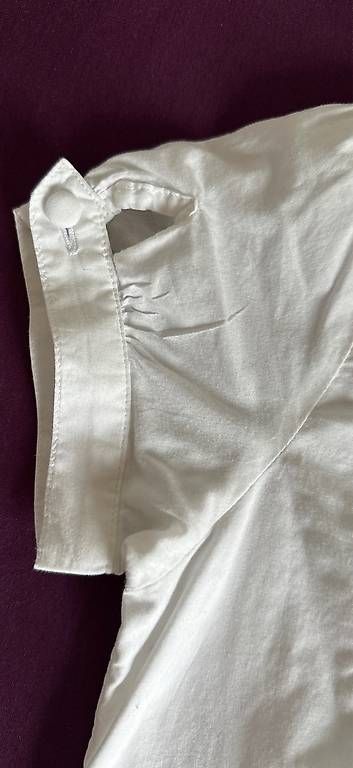 Camicette, T-shirt & Top: Guess Bluse 10-12 Jahre  – Usato da Merlischachen venduto da tsb-2025 2