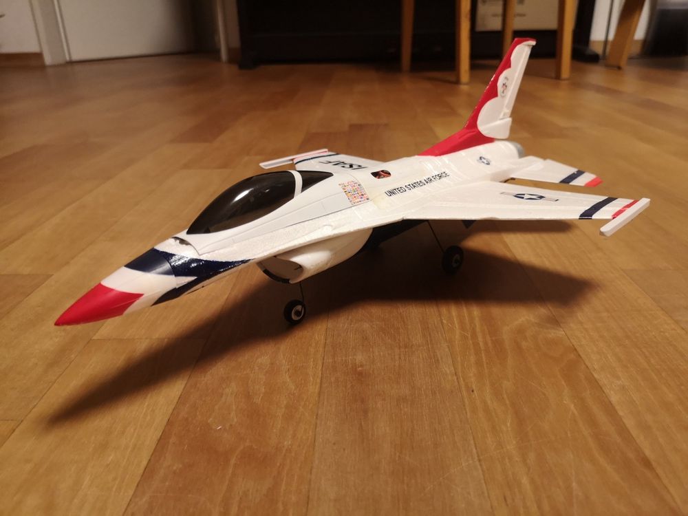 Eflite UMX F16 BNF basic mit 10 Akkus!!! Kaufen auf Ricardo