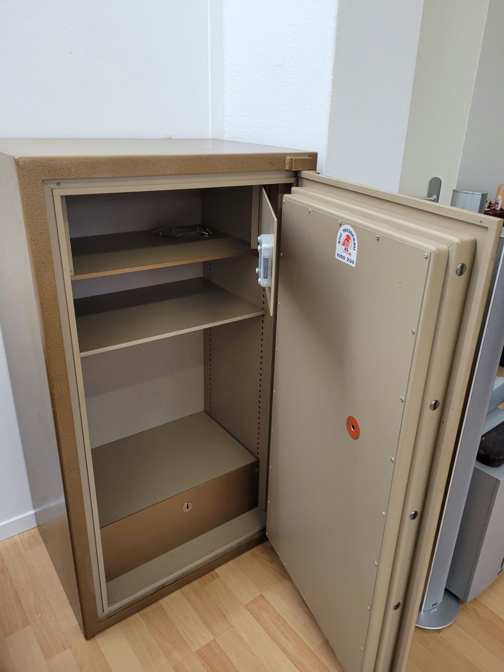 Coffre-fort: Massiver Schweizer Safe – D'occasion à Sonceboz-Sombeval par ter_9rc5 3