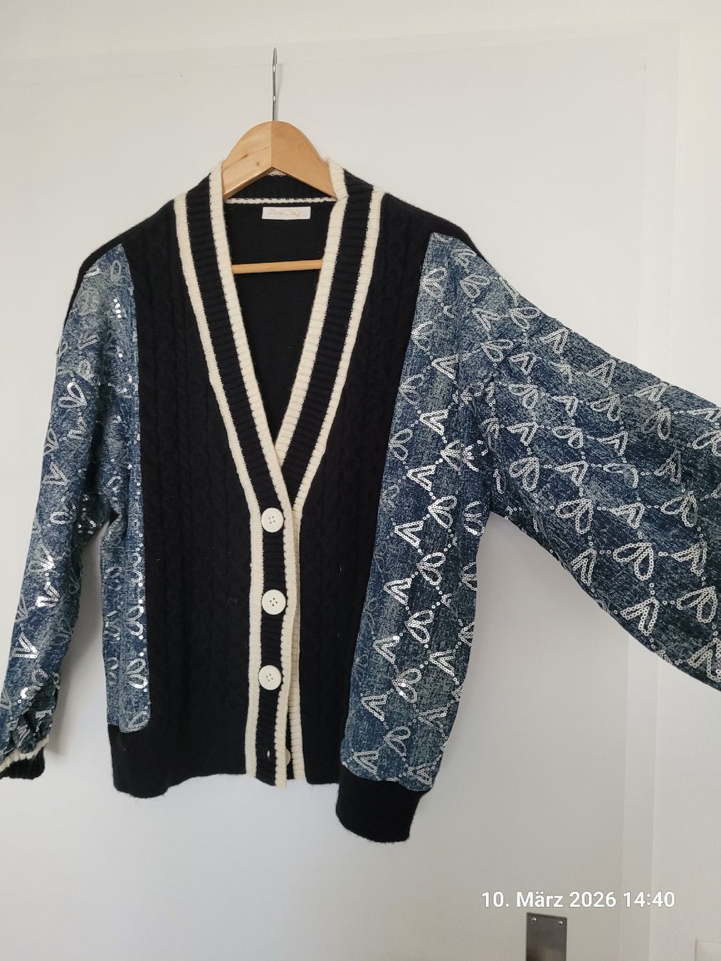Jacken: Strickjacke mit Glitzerärmeln – Gebraucht aus Bünzen von Milly32 1